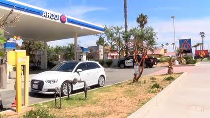 Baja ligeramente el precio de la gasolina en San Diego, pero sigue por encima del promedio nacional