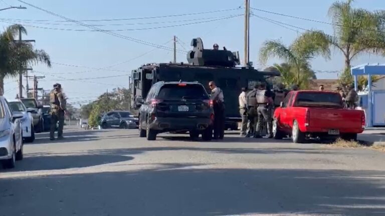 Operativo SWAT en Imperial Beach termina con la rendición de hombre atrincherado
