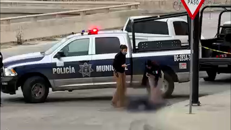 Localizan cuerpo con signos de violencia en el Bulevar 2000 en Tijuana