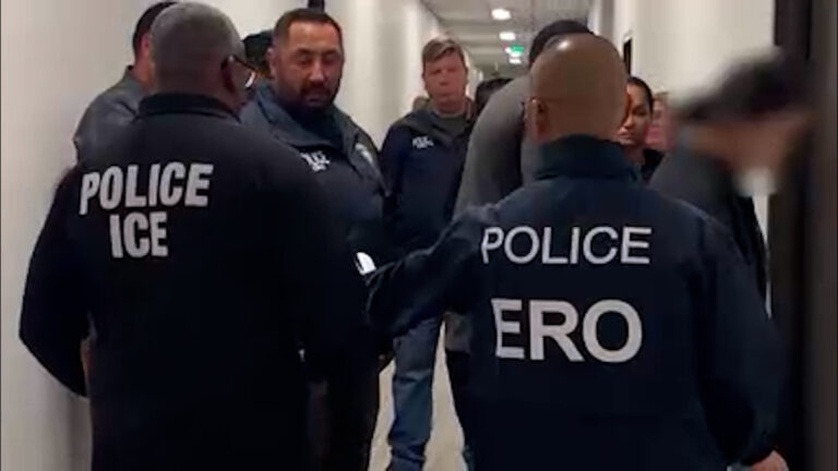 Senado de California aprueba iniciativa para limitar detenciones de ICE en tribunales