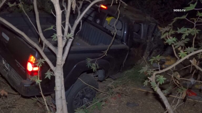 Conductor cae 50 pies fuera de la vía en Casa de Oro y es arrestado por sospecha de DUI