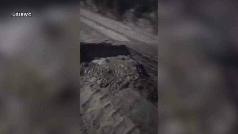 Nuevo colapso de tubería en Tijuana podría agravar los malos olores en la frontera