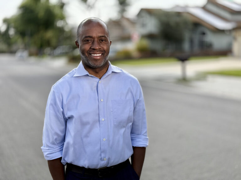 Tony Thurmond se perfila como candidato demócrata a la gubernatura de California