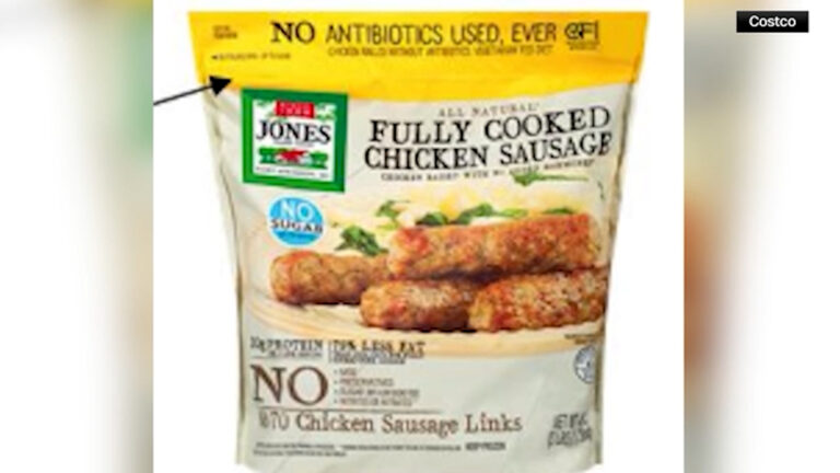Costco retira del mercado salchichas de pollo por posible error de empaque