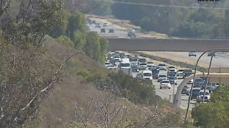 Accidente mortal provoca cierre total de la I-15 y genera caos vial en el norte del condado