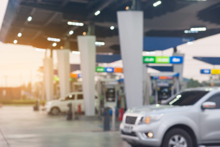 Baja el precio de la gasolina en San Diego y alcanza su nivel más bajo en casi tres meses