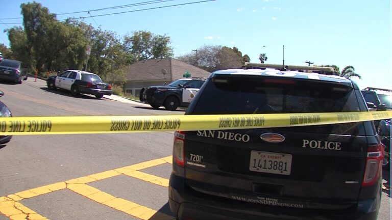 Buscan a conductor que huyó tras atropellar a motociclista en La Jolla