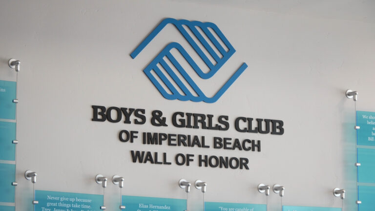 Inauguran sistema de energía limpia que apoyará programas juveniles en Imperial Beach