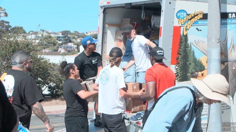 Comunidad venezolana en San Diego reúne ayuda humanitaria para víctimas del terremoto en Venezuela