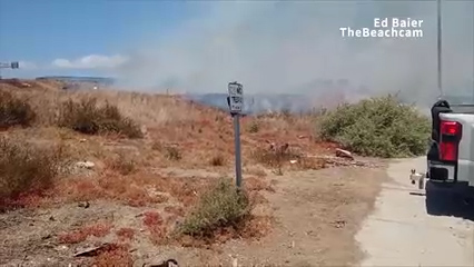 Incendio de maleza cerca de centro comercial entre National City y Chula Vista obliga cierre de estacionamiento