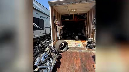 Recuperan casi 50 vehículos robados tras desmantelar taller clandestino en Riverside