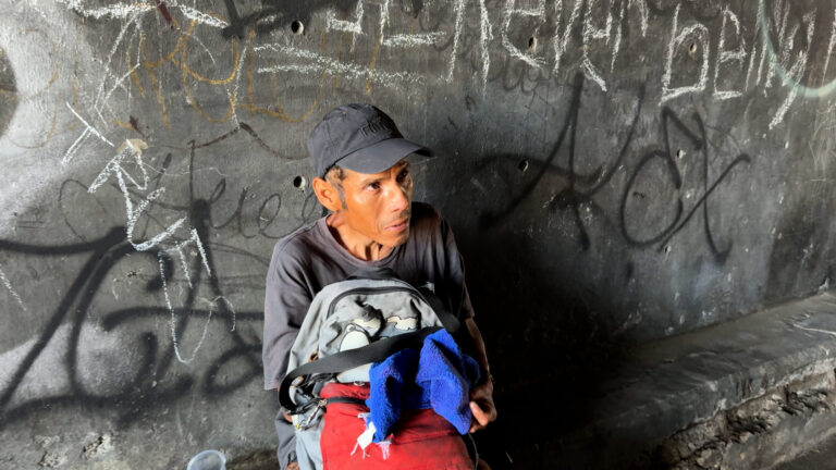 Taller de dibujo revela el talento oculto de personas que viven en el Río Tijuana