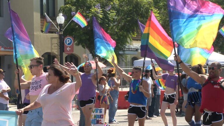 Miles celebran la Marcha del Orgullo LGBT+ en San Diego