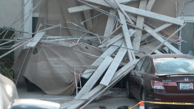 Colapsa andamio en obra de construcción en University Heights; no se reportan heridos