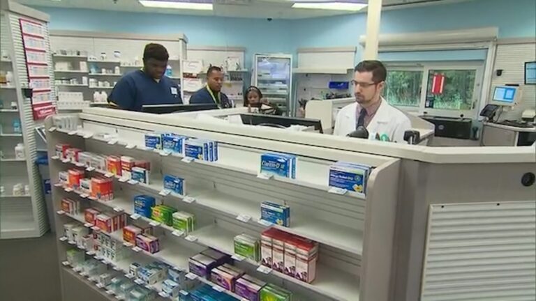 CVS ya surtirá medicamentos recetados para mascotas en miles de farmacias