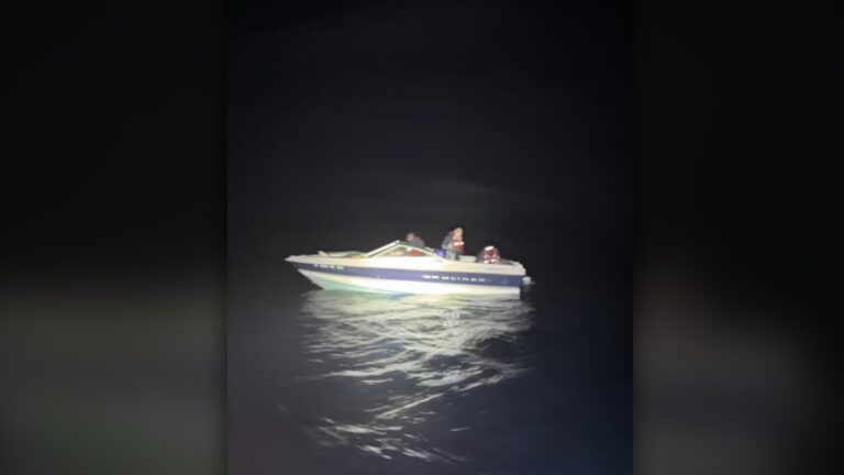 Guardia Costera intercepta embarcación con cinco presuntos migrantes frente a Point Loma