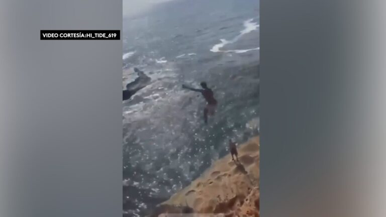 Joven de 17 años es rescatado tras accidente al saltar de un acantilado en Sunset Cliffs