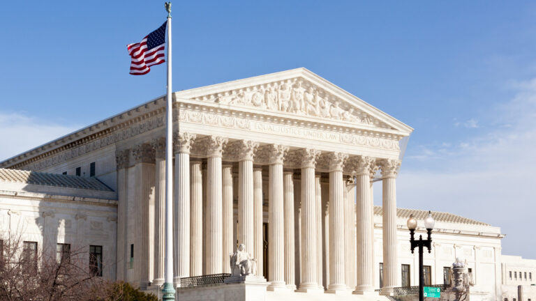 Corte Suprema de California limita uso de vacaciones acumuladas para aumentar pensiones