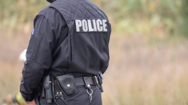 EN DESARROLLO: FBI y equipo SWAT realizan operativo policial en Ramona