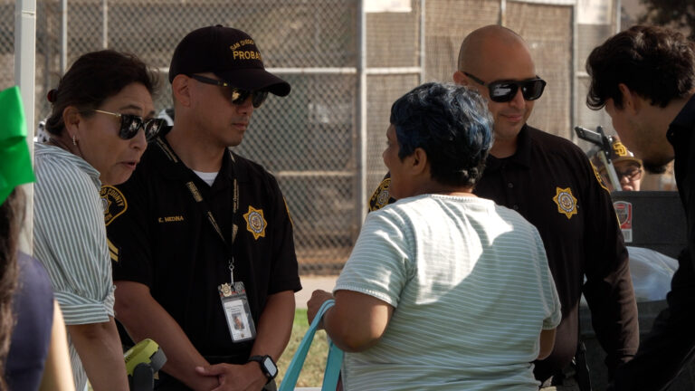 Comunidades fortalecen lazos con autoridades durante el National Night Out