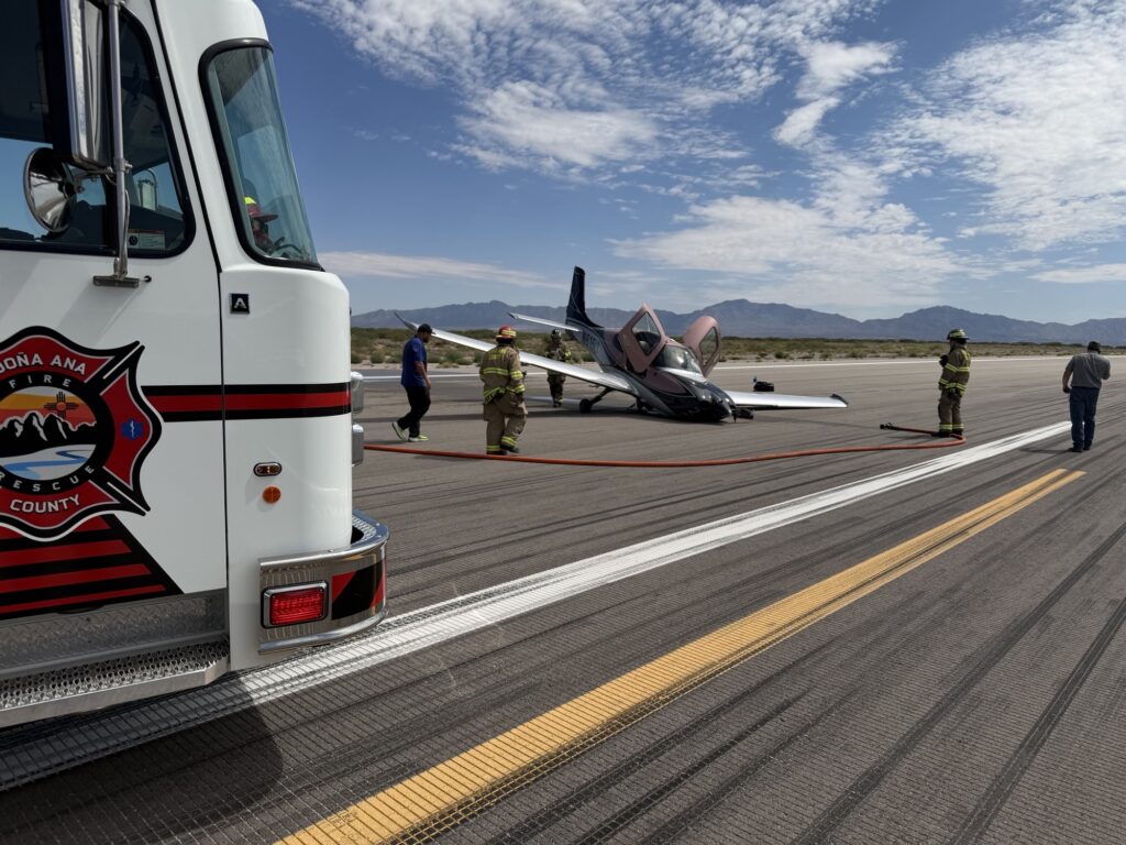 Cuerpos de emergencia atienden accidente aéreo en el Jetport del Condado de Doña Ana