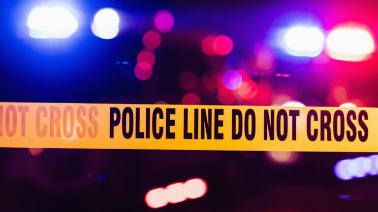 Investigan muerte por disparo autoinfligido tras intento de desalojo en departamento de Albuquerque