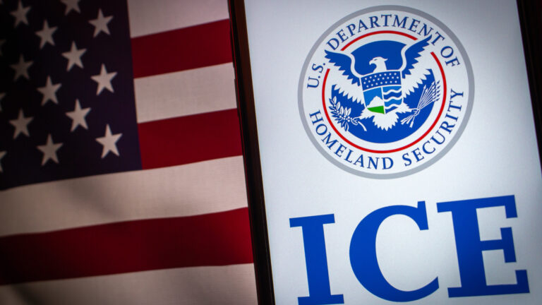 ICE establece nuevas reglas para las paradas de vehículos y prohíbe persecuciones