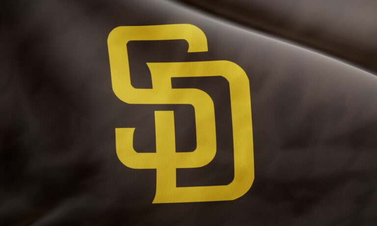 Padres vencen a Brewers y buscan empatar la serie hoy en Petco Park