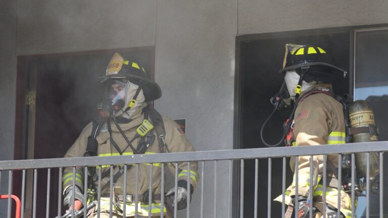 Bomberos de Albuquerque sofocan incendio en el hotel Red Roof Inn