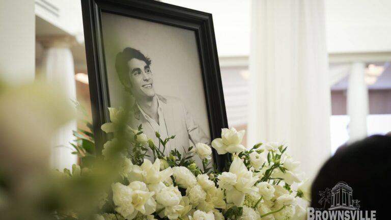 Brownsville honra el legado de RJ Mitte por su apoyo a las artes, la educación y las personas con discapacidad