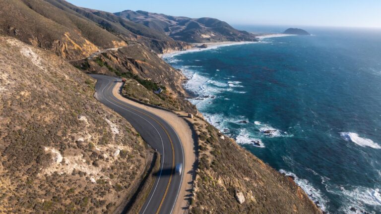 Newsom ordena medidas para proteger Pacific Coast Highway ante posibles tormentas de El Niño