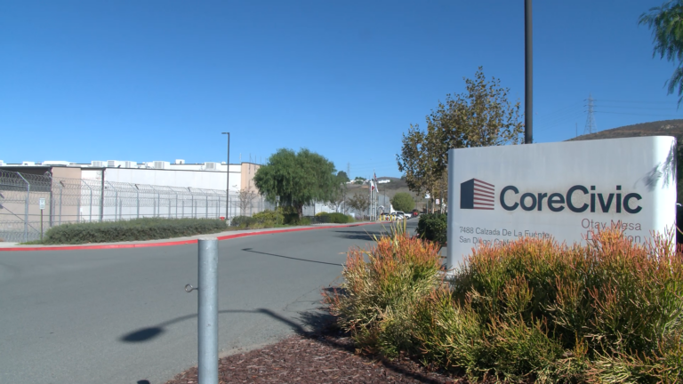 Identifican a hombre que murió bajo custodia de ICE en Otay Mesa