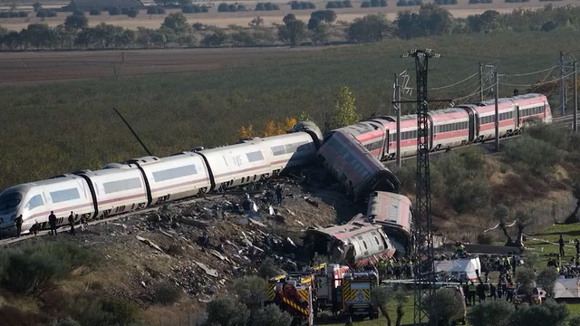 Choque de trenes en España deja al menos 68 muertos y cerca de 100 heridos