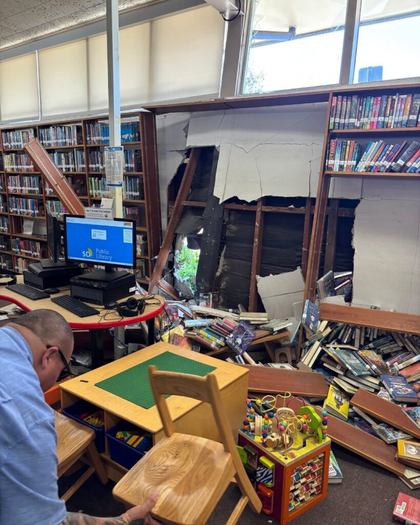 Reabre la biblioteca de Clairemont en San Diego tras meses de cierre por choque